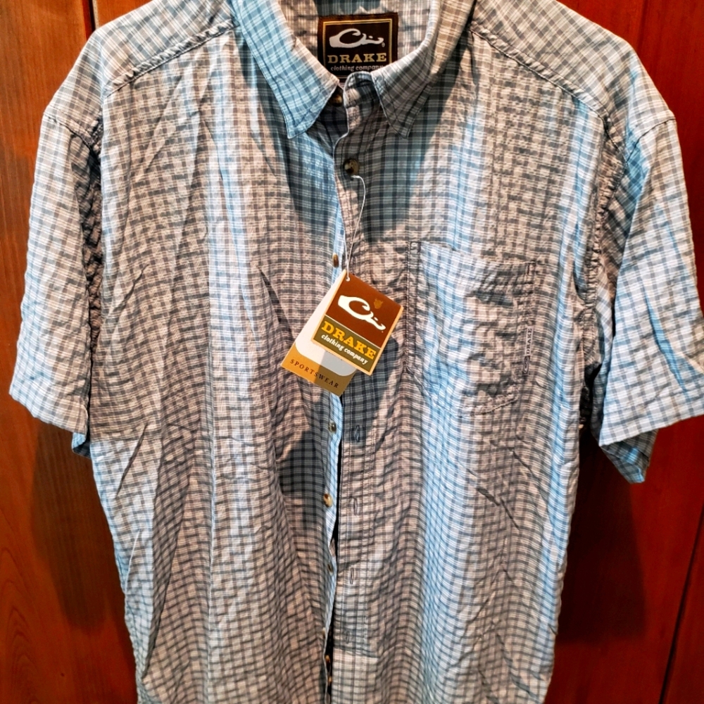 NWT- Men's M Drake Short Sleeve Button-up Shirt